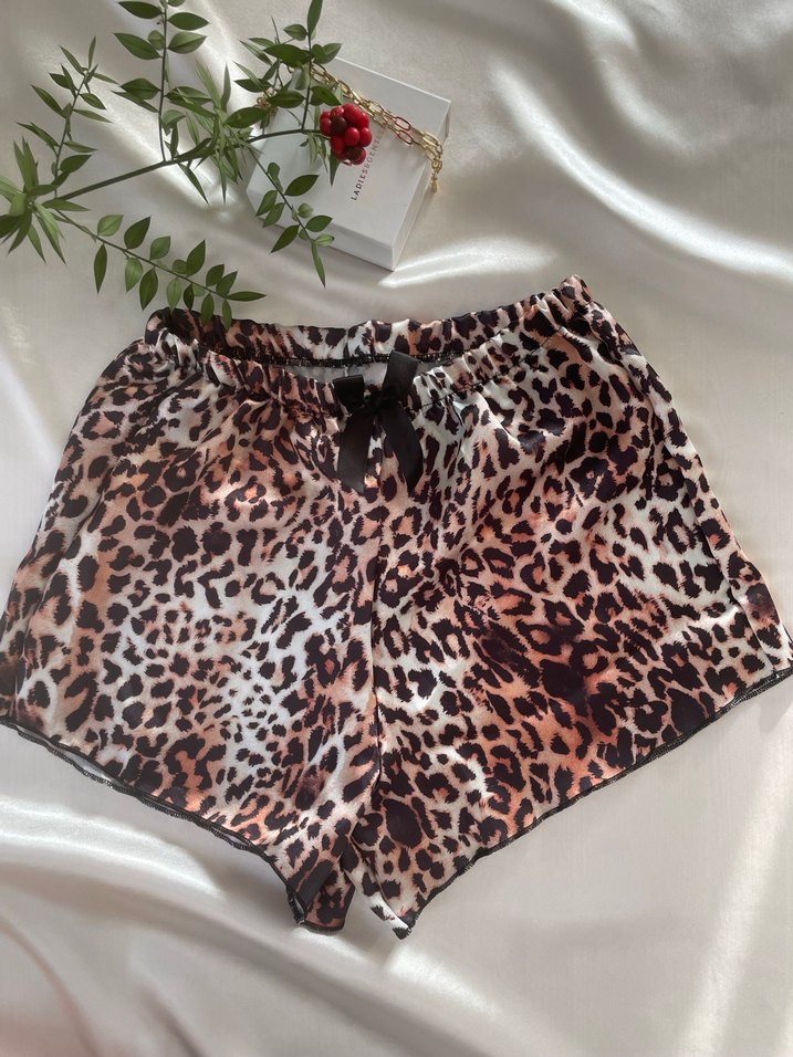 Leopar Desenli Kadın Mini Askılı Pijama Takımı - Görsel 3