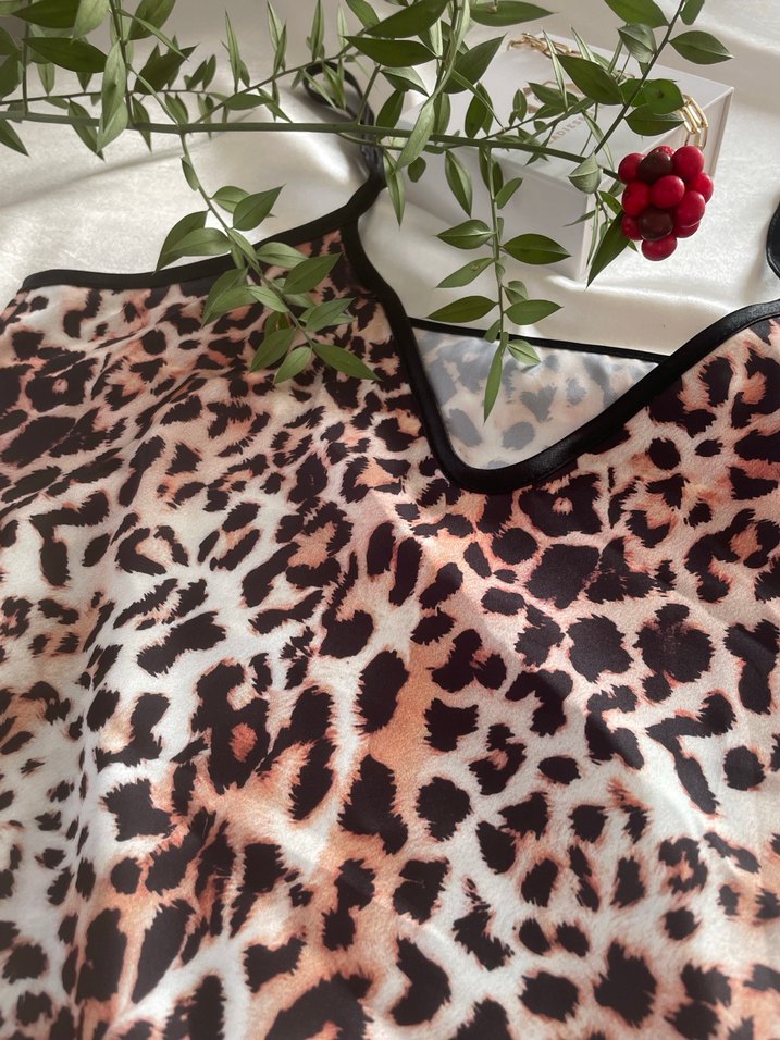 Leopar Desenli Kadın Mini Askılı Pijama Takımı - Görsel 2