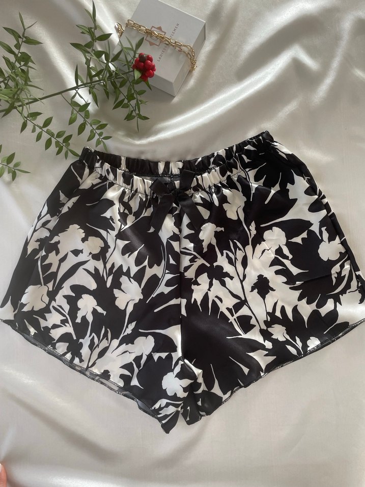 Bohem Siyah Beyaz Çiçekli Mini Pijama Takımı - Görsel 2