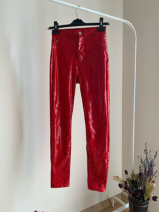 PULL & BEAR PARLAK PANTOLON (VINYL)