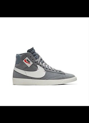 NIKE BLAZER