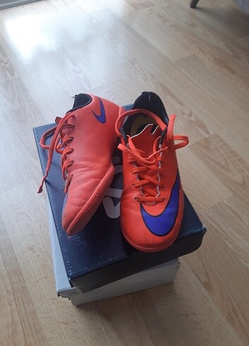 34 Beden turuncu Renk Nike halı saha ayakkabısı 34 numara orijinal