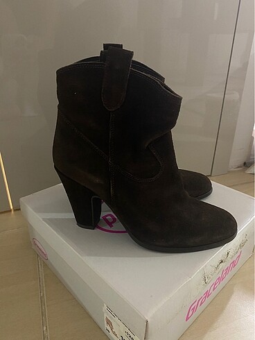 Nine West İki tsne bot