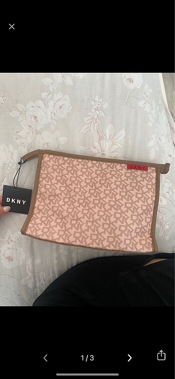 DKNY makyaj çantası