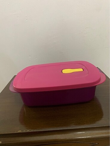 Beden Tupperware mikrodalga kabı