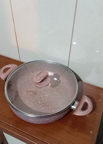 Pastel Pembe Cam Kapaklı Tencere