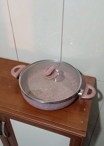 Diğer Pastel Pembe Cam Kapaklı Tencere