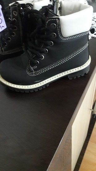 26 numara cocuk botu hem kiz hem erkek cocuk bot