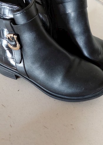 Siyah Bot - Görsel 2