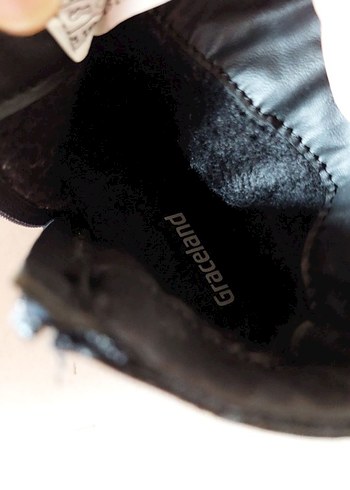 Siyah Bot - Görsel 4