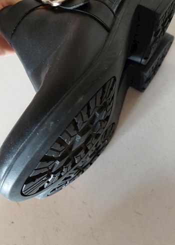 Siyah Bot - Görsel 5