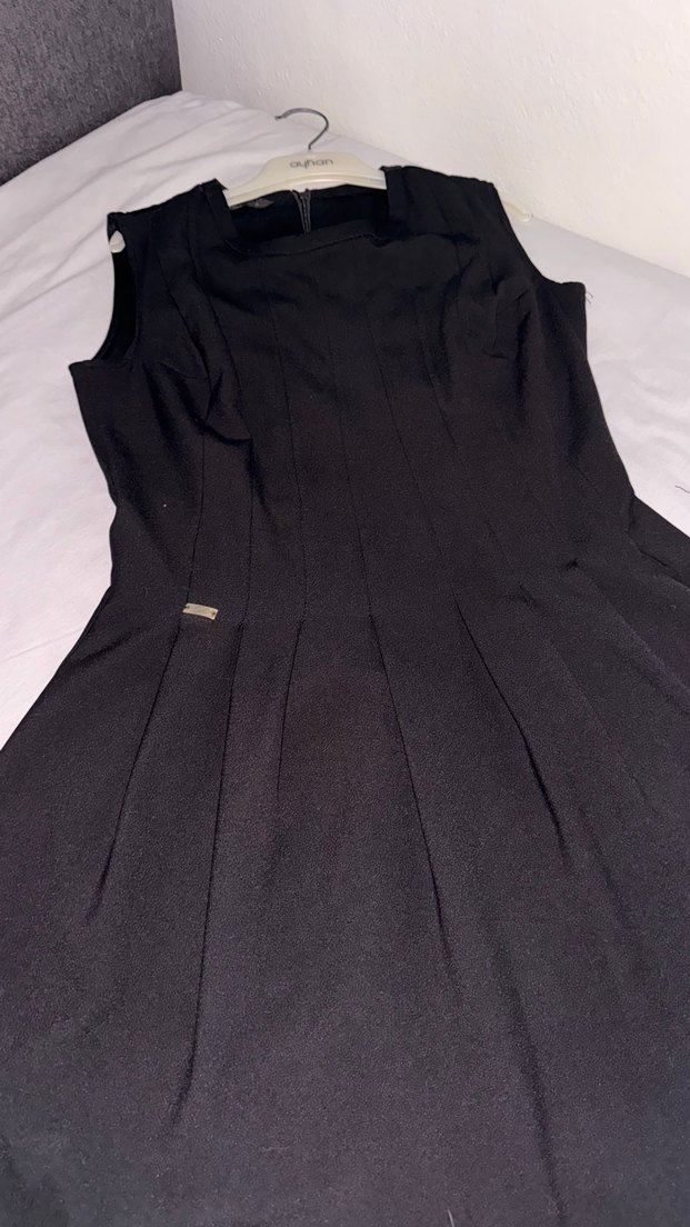 Siyah yuvarlak Yakalı Uzun Kolsuz Abiye Elbise - Görsel 2