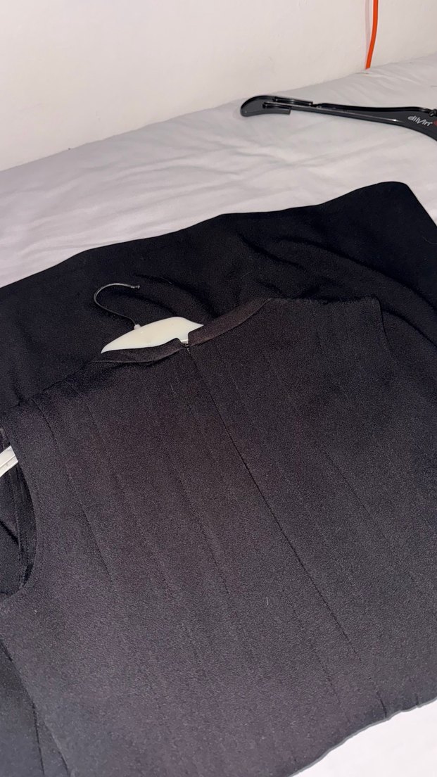 Siyah yuvarlak Yakalı Uzun Kolsuz Abiye Elbise - Görsel 5