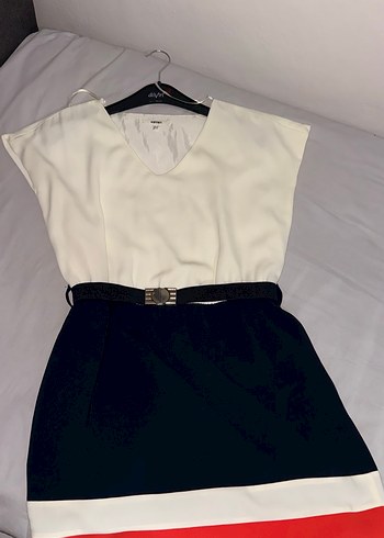 Kemerli mini Beyaz Lacivert Elbise - Görsel 2