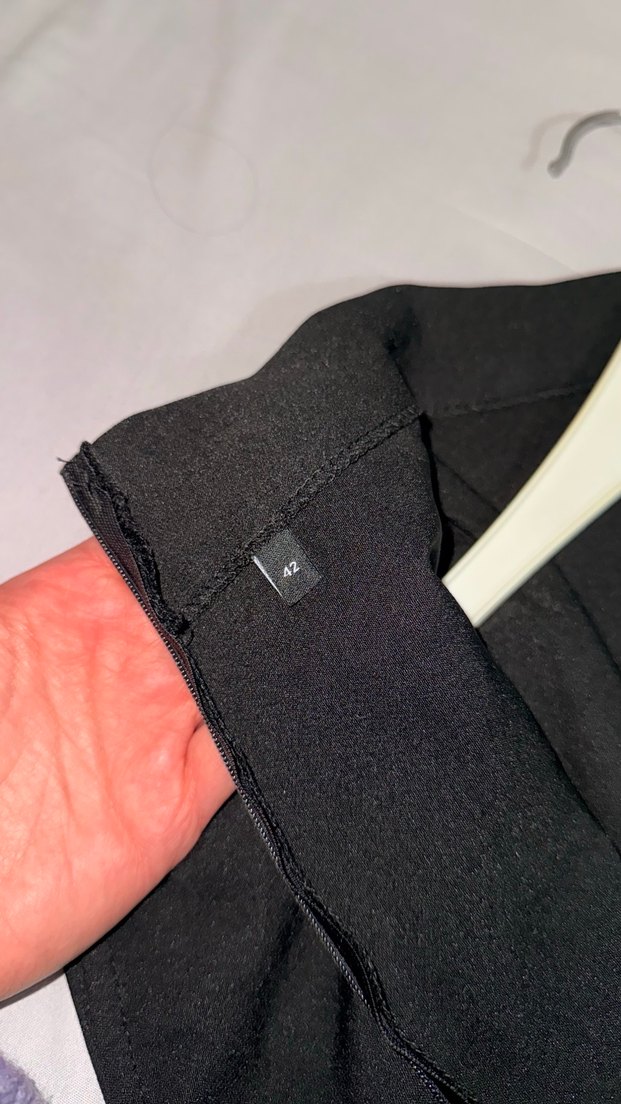 Siyah Drapeli Yüksek Yakalı elbise - Görsel 4