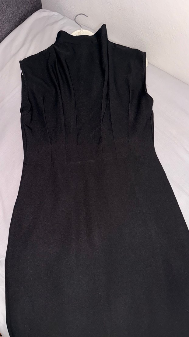 Siyah Drapeli Yüksek Yakalı elbise - Görsel 2