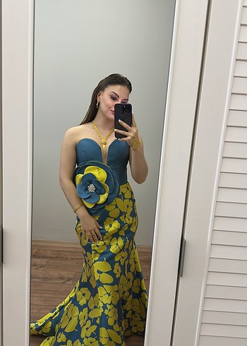 Sarı Çiçek Detaylı Uzun Straplez Abiye