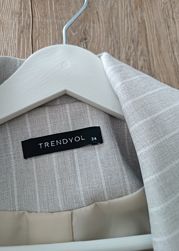 Düğmeli Kısa Bej Çizgili Kadın Ceket - Görsel 4