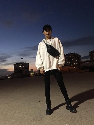 BEYAZ SWEATSHİRT