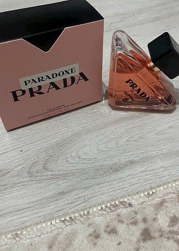 Prada Paradoxe Kadın Parfümü 90 ml - Görsel 4