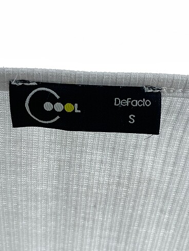 s Beden beyaz Renk Defacto T-shirt %70 İndirimli.