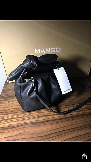 Mango canta