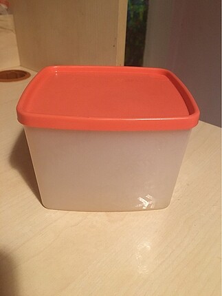 Tupperware plastik saklama kabı