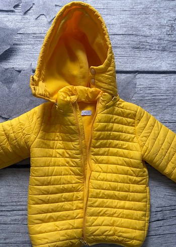 Sarı Kapüşonlu Erkek Çocuk Mont - Görsel 4