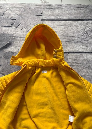 Sarı Kapüşonlu Erkek Çocuk Mont - Görsel 2