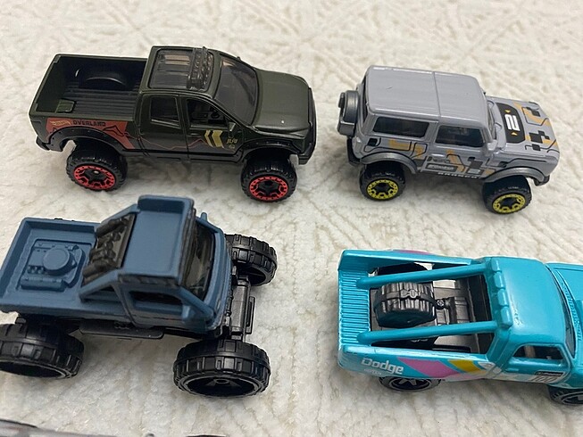 10 adet KULLANILMAMIŞ HOTWHEELS