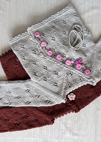 Kahverengi Nakışlı Kız Triko Hırka - Görsel 3