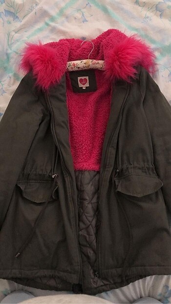 Pembe tüylü mont
