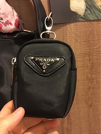 Prada Kol çantası