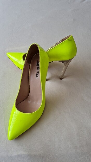 Neon Stiletto