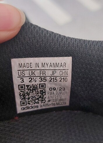 35 Beden ADIDAS ERKEK ÇOCUK ORJINAL KRAMPON 35 NUMARA