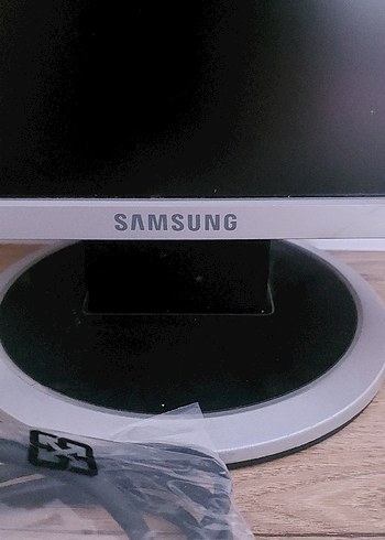  Beden Renk SAMSUNG MONİTÖR