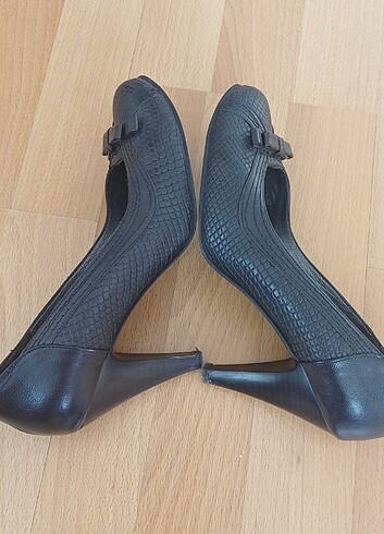 Siyah ince topuklu ayakkabı - Görsel 5