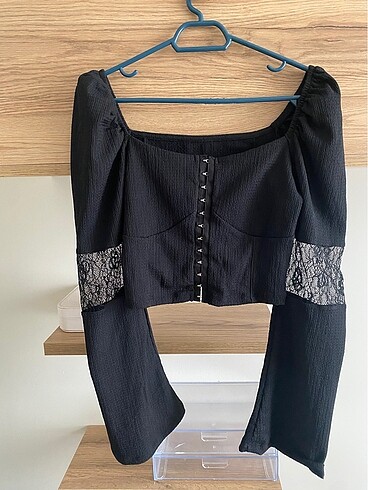 Dantelli crop