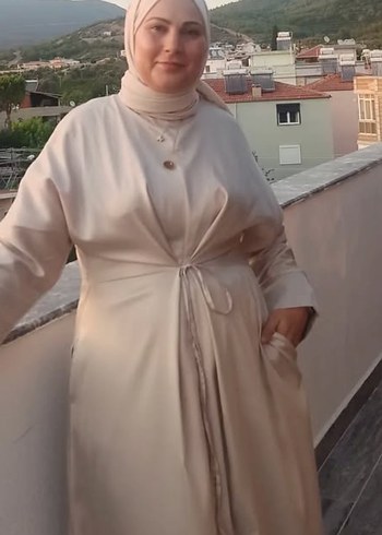42 Beden Bej Uzun Kollu Salaş Saten Elbise