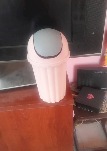 Pembe Plastik Kapaklı Mini Mutfak Çöp Kovası