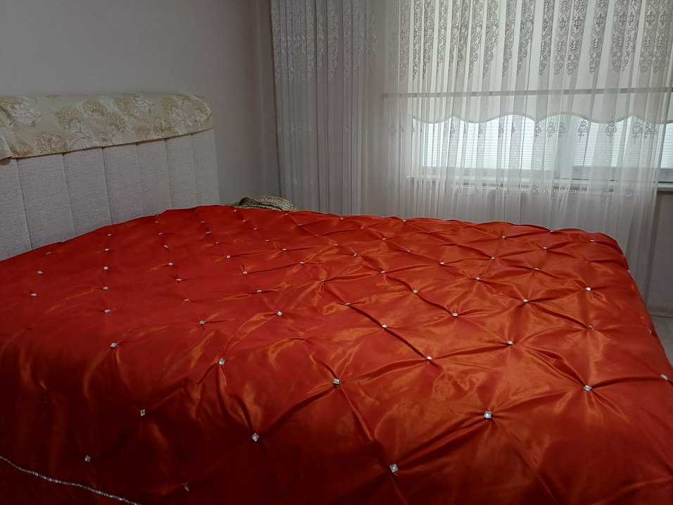 İşlemeli Parlak Yatak Örtüsü - Görsel 2