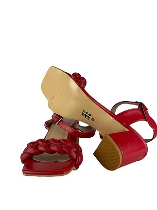 40 Beden kırmızı Renk Örgü detaylı topuklu sandalet