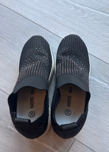 Siyah Boncuk İşlemeli Dolgu Topuk Kadın Spor Ayakkabı - Görsel 6