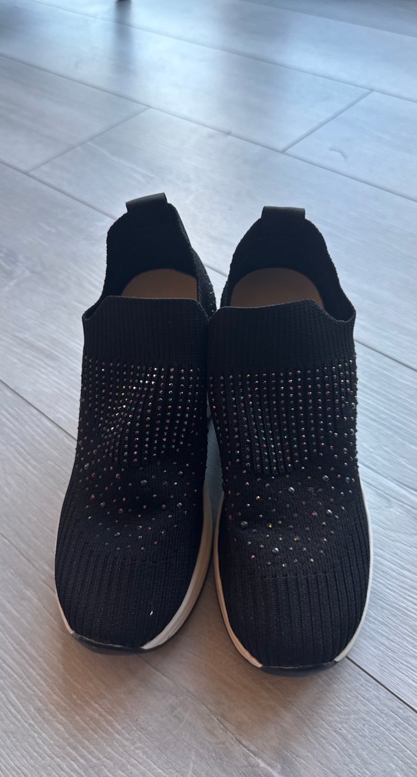 Siyah Boncuk İşlemeli Dolgu Topuk Kadın Spor Ayakkabı - Görsel 3