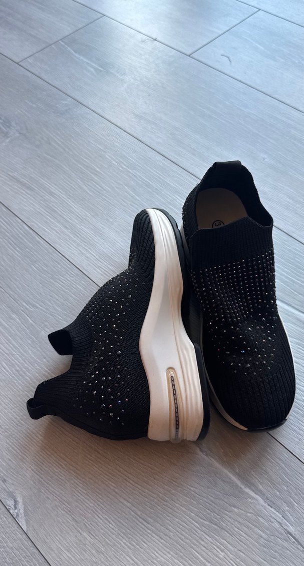 Siyah Boncuk İşlemeli Dolgu Topuk Kadın Spor Ayakkabı - Görsel 4