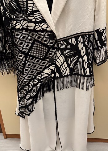 Drapeli, Desenli, Uzun Beyaz Hamile Ceketi - Görsel 4