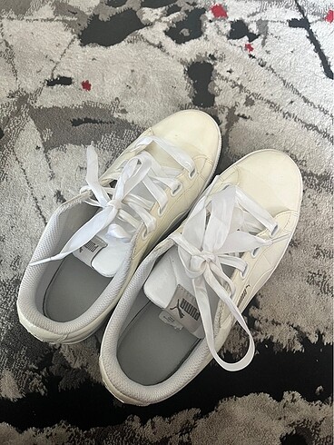 39 Beden beyaz Renk Puma sneaker ayakkabı