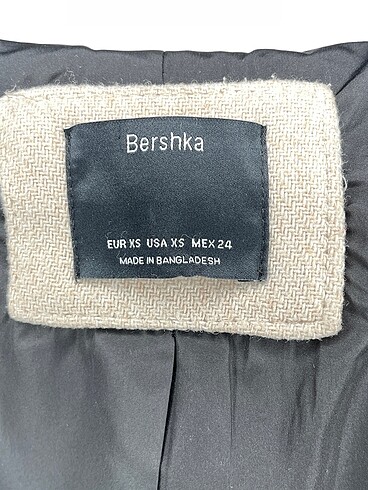 xs Beden çeşitli Renk Bershka Kaban %70 İndirimli.