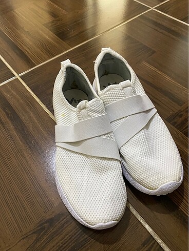 Deichmann 37 numara beyaz vty marka spor ayakkabı