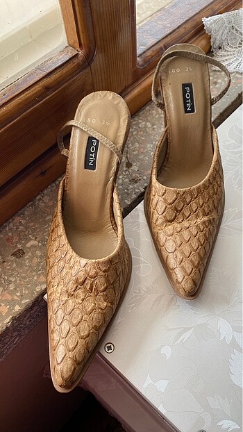 inci Sivri Topuk Vintage Sandalet